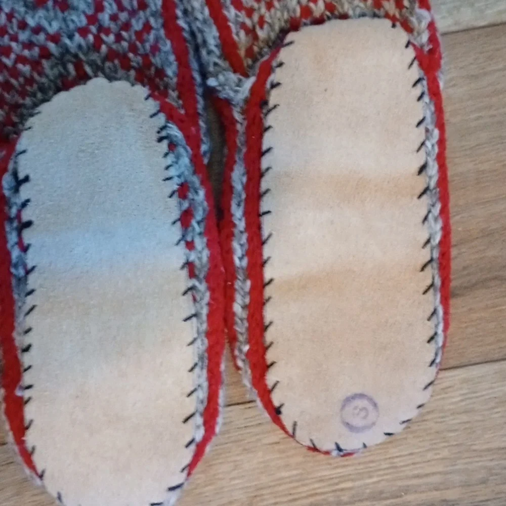 Slippers - Picture 4 of 4